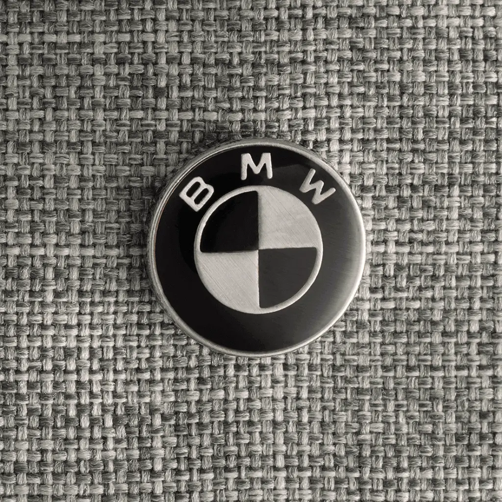nuna_trivnext_bmw_graphene_emblem_2_gl_web.webp
