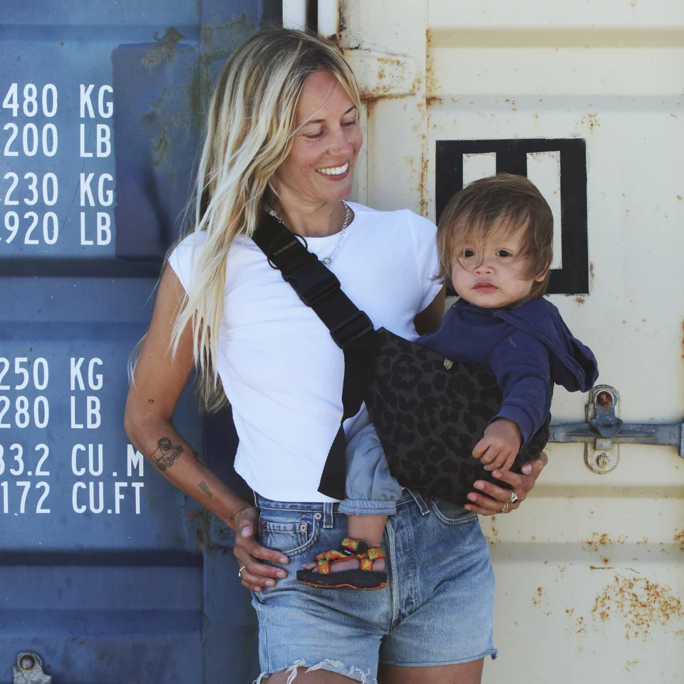 grey-leopard-carrier-beach-toddler.jpg.webp