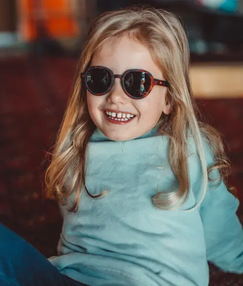 lunettes-de-soleil-enfants-verres-polarises-forme-ronde-ecailles-hello-hossy.webp
