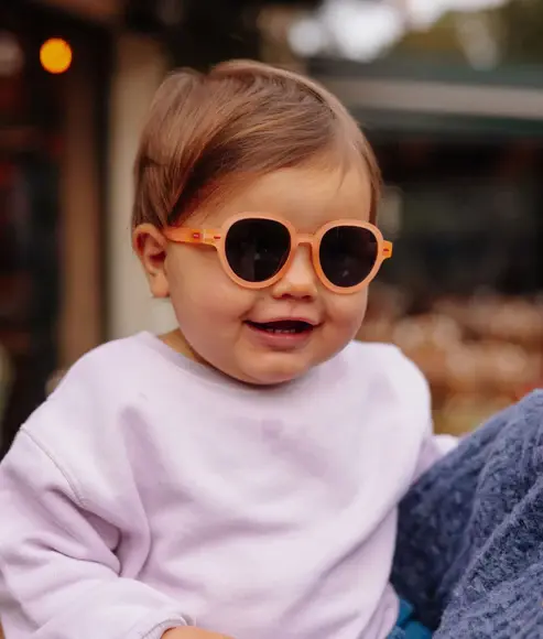 lunettes-de-soleil-bebes-rose-forme-ronde-hello-hossy.webp
