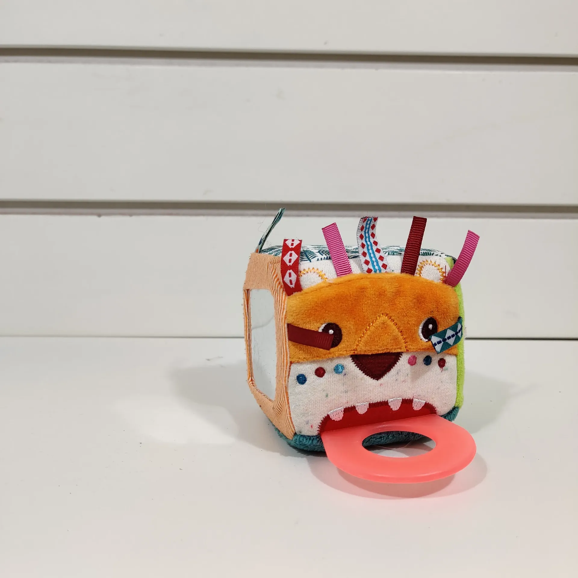 [PU-639] Cube d'activités - Lilliputiens - Jack