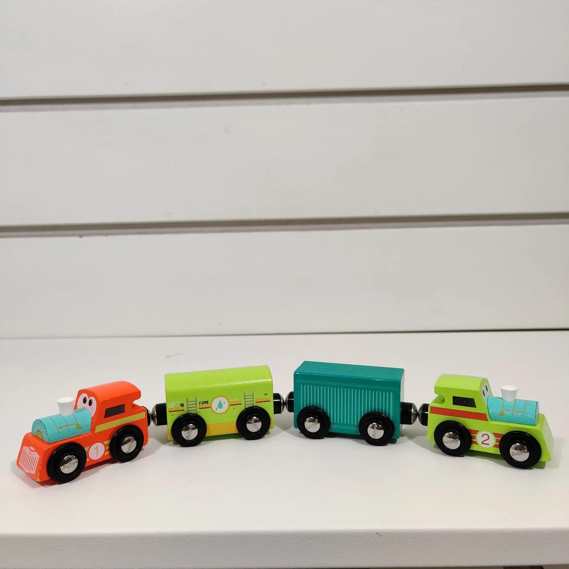 [PU-668] Jouet en bois - J'adore - Train