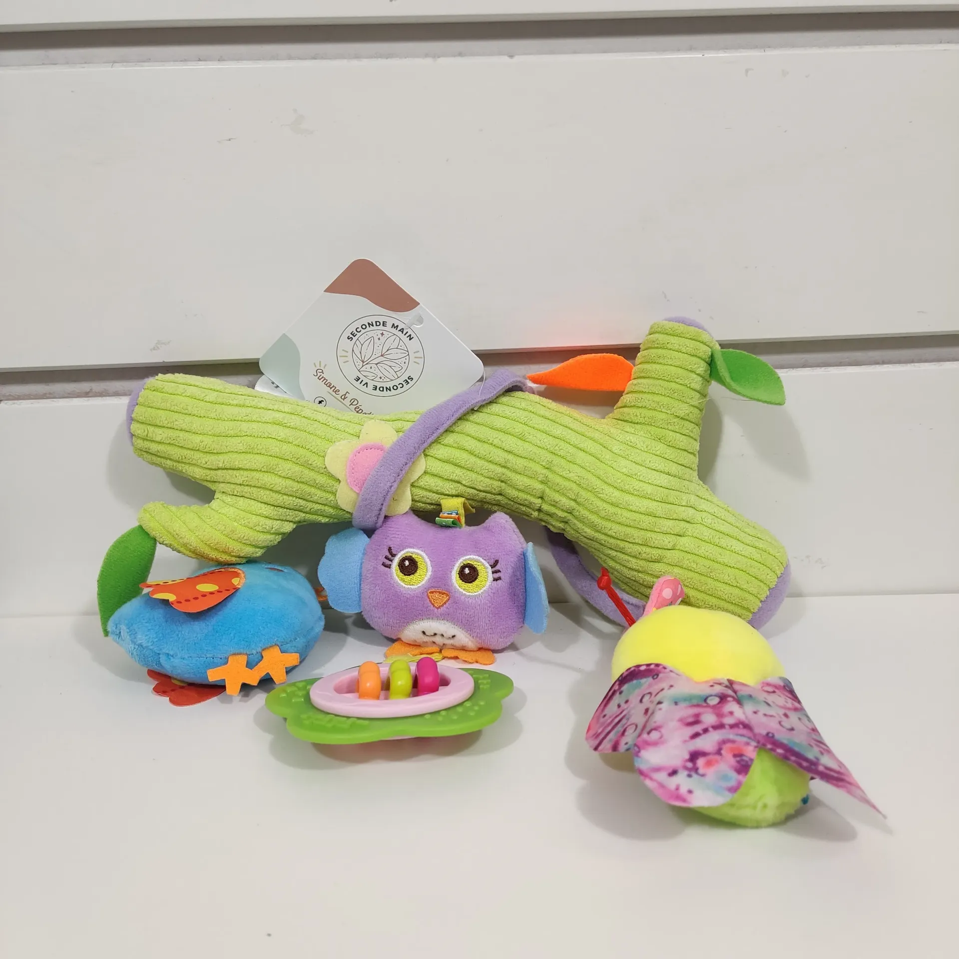 [PU-820] Peluche d'activité à suspendre- B-hang On toy