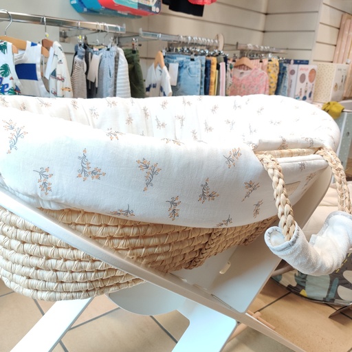 [P00953] Couffin en fibres naturelles + support en bois blanc + 2 habillages complets (noukie's et Nobodinoz)