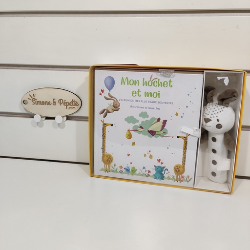[P01108] Mon hochet et moi - Album souvenirs 