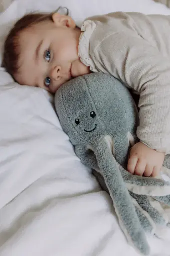 [8720726529402] Peluche d'aide à l'endormissement - Flow - Olly grey (Rechargeable Heartbeat Comforter)